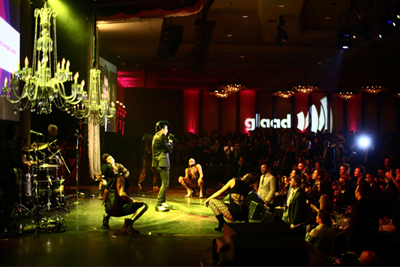 レディ・ガガ、GLAADメディア賞で最優秀音楽アーティスト賞を獲得