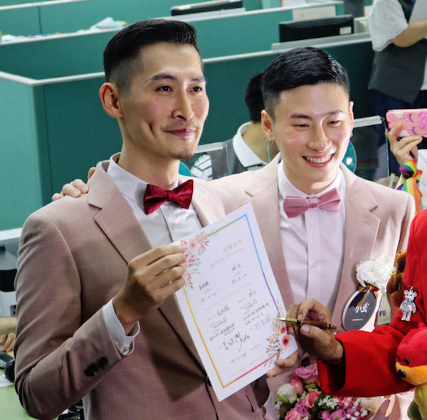 台湾で同性婚がスタート 300組以上の同性カップルが婚姻届を提出 ゲイのための総合情報サイト G Lad Xx グラァド