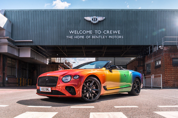 ベントレーが地元のプライドに協賛し レインボーカラーに彩色した高級車を発表 ゲイのための総合情報サイト G Lad Xx グラァド