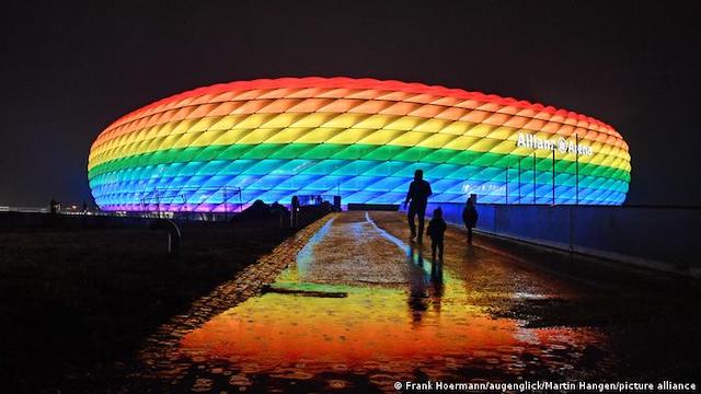 ハンガリーの反LGBT法への抗議として、ミュンヘンのアリアンツ・アレナがレインボーに【g-lad xx】