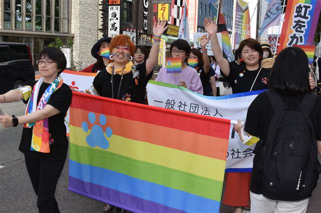 Akita Pride Marchが開催、約200名が秋田駅前を晴れやかに行進【g-lad xx】