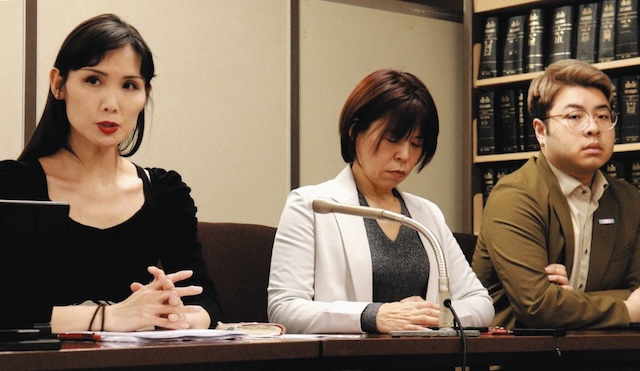 大阪高裁、男／女だけに限られる戸籍記載は「憲法14条に抵触」と判断【g-lad xx】