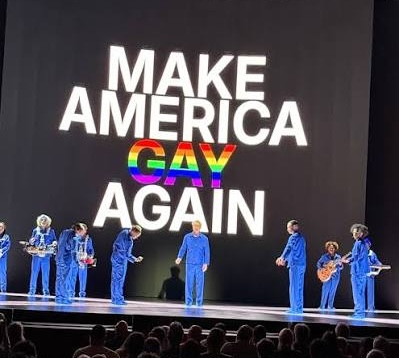 デヴィッド・バーンのライブで「MAKE AMERICA GAY AGAIN」の文字が【g-lad xx】