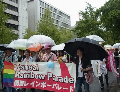 雨にも負けず、600名が参加！ 第5回関西レインボーパレード